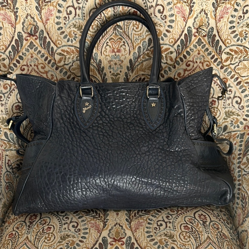 Fendi vintage pebble navy tote in beautiful condition